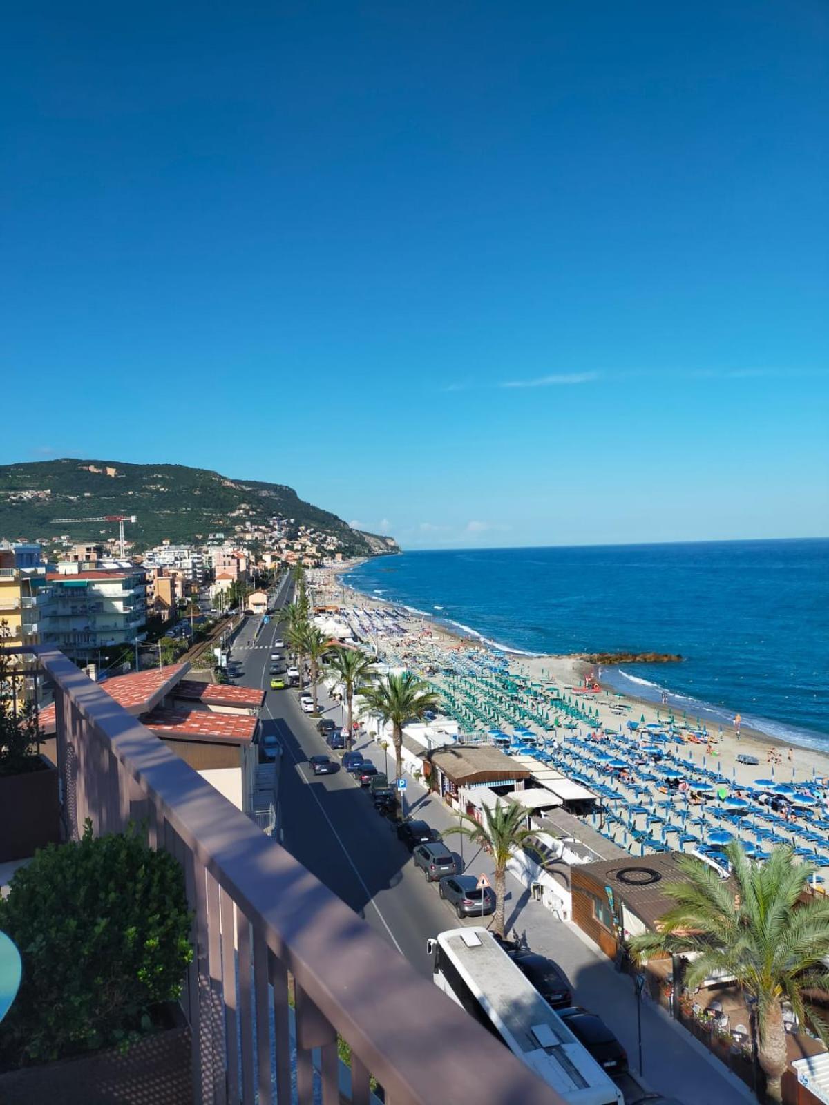 Ca Degli Ulivi Hotel Finale Ligure Eksteriør billede